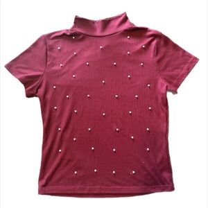 Medium Ribbed Mock Neck Short Sleeve Top w/ Faux Pearls By Ava & Eve. Women’s